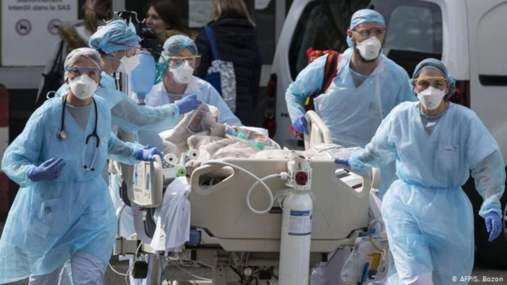 Ante la pandemia, se han contratado casi 50 mil profesionales de salud thumbnail