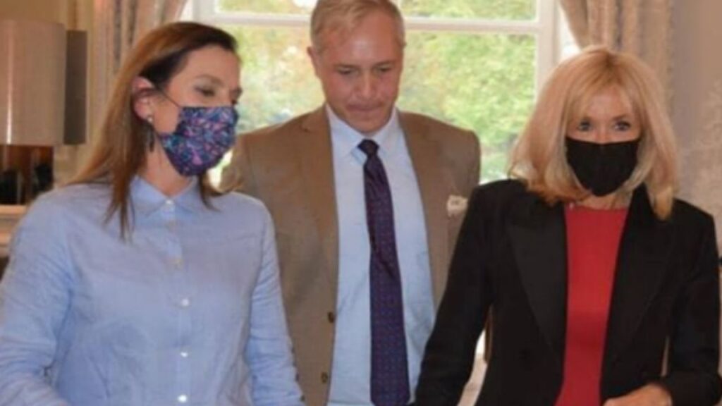 Beatriz Gutiérrez Müller está en Francia presume foto con Brigitte Macron thumbnail