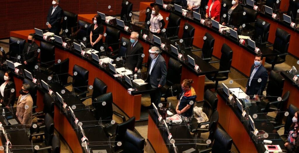 Senadores dan luz verde a reforma para eliminar el fuero presidencial thumbnail