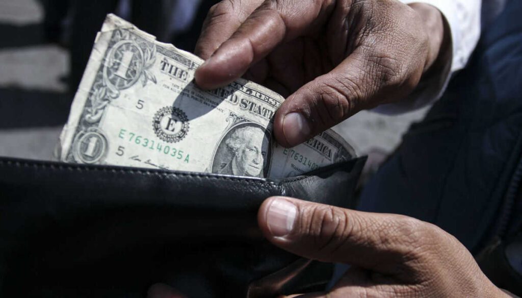 AMLO celebra alza de remesas paisanos actuaron como héroes thumbnail