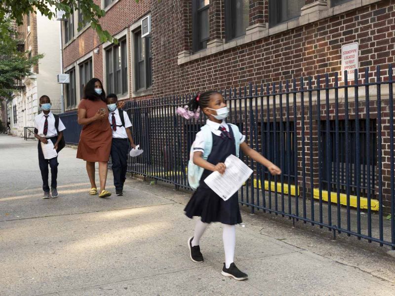 Se reanudan clases en NY y entra en vigor pasaporte sanitario