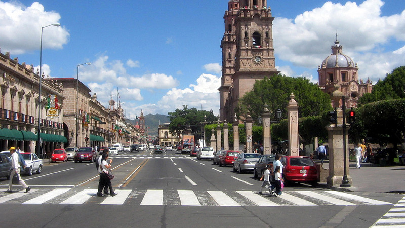 Conductores irresponsables dañan patrimonio del Centro Histórico de Morelia thumbnail