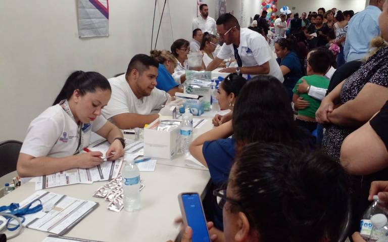 Decenas de personas acuden a la Feria de Servicios en el Pueblito Mexicano thumbnail