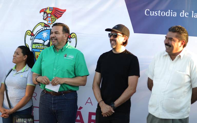 Entregan pavimentación de calle Hidalgo del Parral en la colonia Nuevo Hipódromo thumbnail