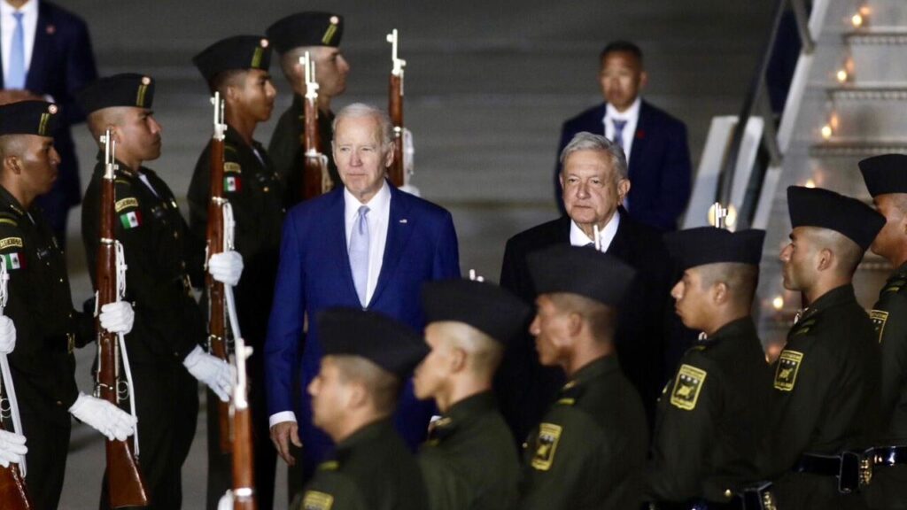 AMLO recibe a Joe Biden en el AIFA previo a la Cumbre de Norteamérica thumbnail