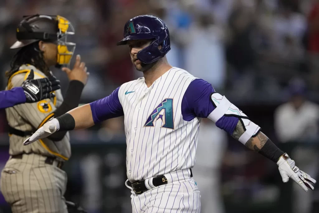 Diamondbacks se imponen 3-0 sobre Padres y cortan racha de 9 derrotas thumbnail