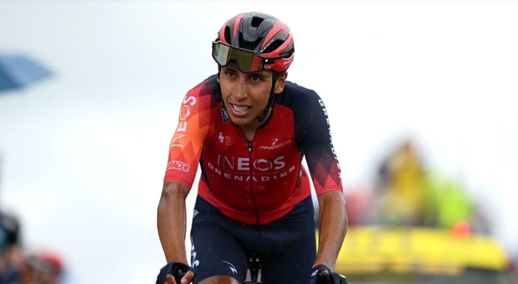 Egan Bernal y Daniel Martínez brillan en la etapa reina del Dauphiné y escalaron varias posiciones en la general thumbnail