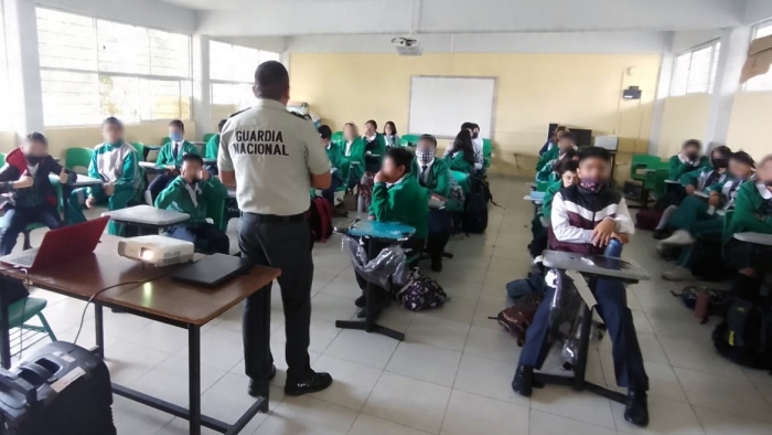 Guardia Nacional imparte conferencias de prevención del delito en escuelas secundarias del Estado de México thumbnail