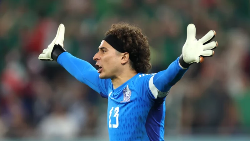 Guillermo Ochoa recuerda las DIFICULTADES que vivió para ser titular en la Selección Mexicana thumbnail