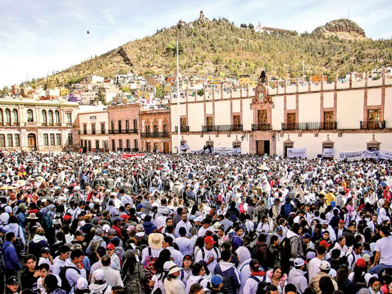 Marcha de Zacatecas clama por seguridad; participan 15 mil personas thumbnail