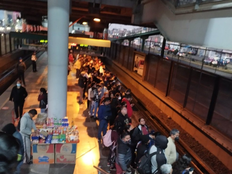 Metro CDMX hoy 30 de enero de 2023, reportan humo en Línea 9 thumbnail