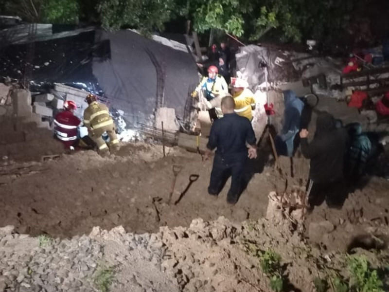 Mueren dos niñas en Tijuana tras derrumbe causado por lluvias thumbnail