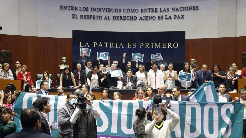 Noroña acusó al PRIAN de chantajear al Senado con su protesta thumbnail