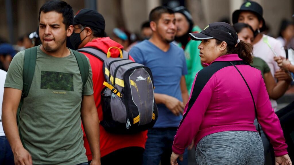 ‘Benditas’ remesas, amortiguarán o agravarán caída de PIB de México en 2023- BofA thumbnail