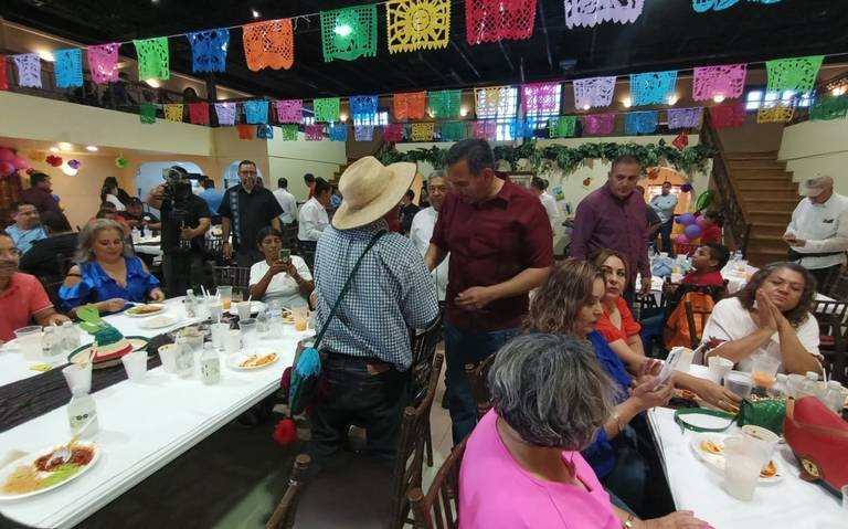 Comerciantes se reúnen con alcalde thumbnail