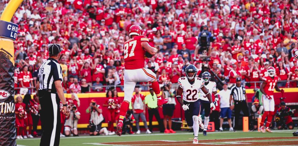 El campeón Chiefs, liderado por Mahomes, machaca 41-10 a Chicago Bears thumbnail