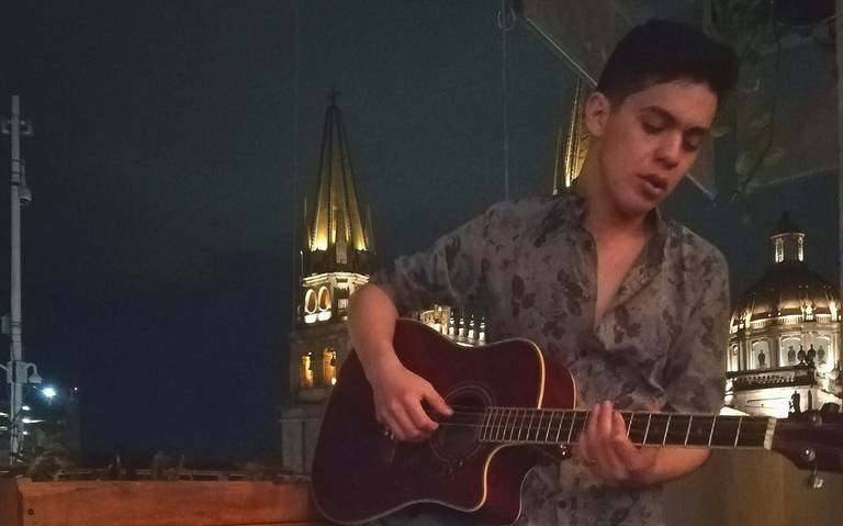 Miguel Ángel en busca de éxito como cantautor thumbnail