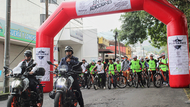 Participan en Uruapan 300 personas en rodada contra las adicciones thumbnail