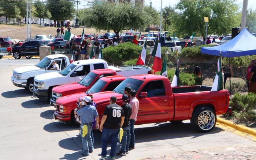 Seis clubes de pick up recorren la capital en la Rodada Troquera 2023 thumbnail