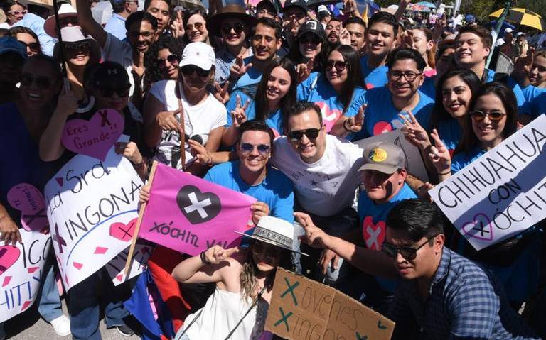 Simpatizantes de Xóchitl Gálvez se reúnen en la glorieta de Pancho Villa thumbnail