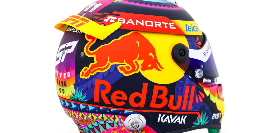 ‘Checo’ Pérez presentó el casco que usará en la próxima carrera en la CDMX thumbnail