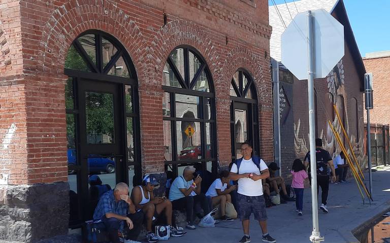 Listos dos albergues para recibir más migrantes en El Paso thumbnail