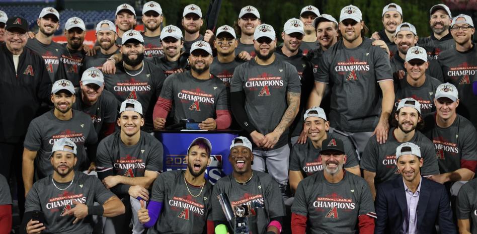 Los Diamondbacks vencen 2-4 a los Filis y avanzan a la Serie Mundial thumbnail