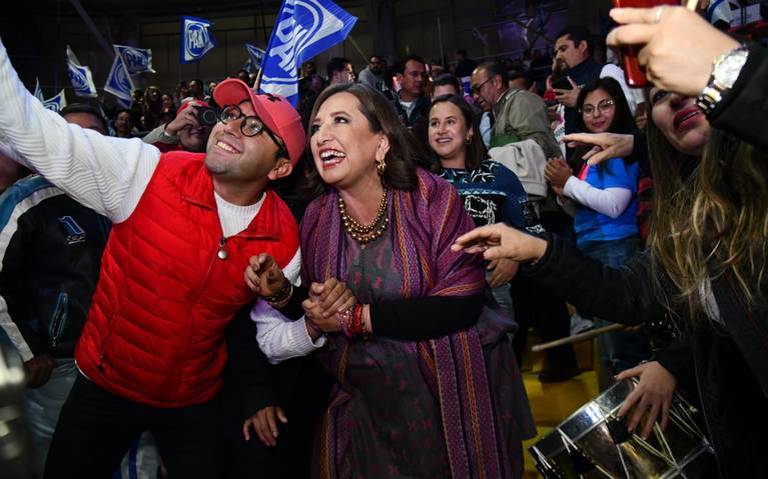 Cerca de 3 mil personas siguen el mensaje de Xóchitl Gálvez al exterior del Polifórum Chihuahua thumbnail