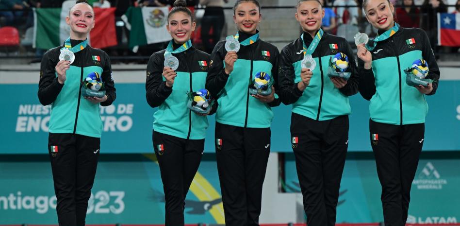 Equipo mexicano de gimnasia rítmica gana plata y boleto olímpico thumbnail