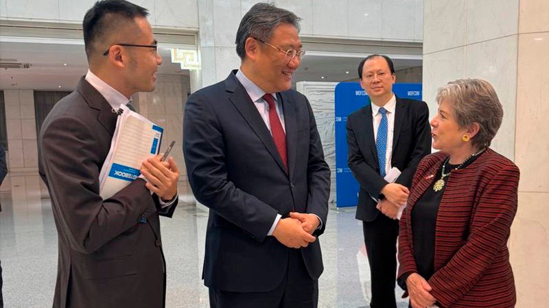 Alicia Bárcena se reúne con el ministro de comercio de China thumbnail