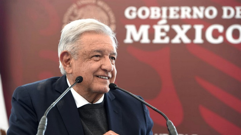 Arremete AMLO contra Gregg Abbott; lo acusa de actuar de manera racista thumbnail