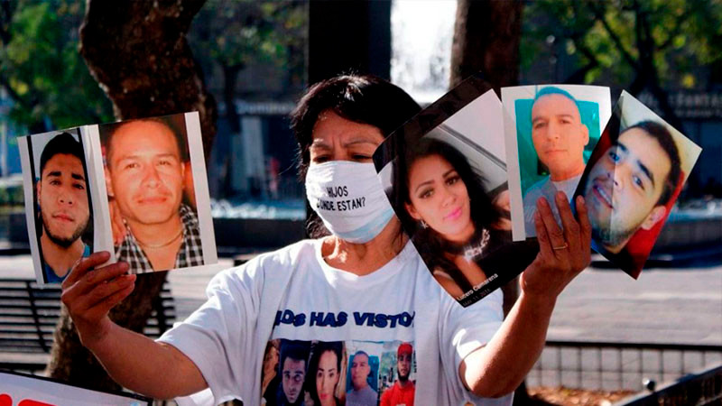 Madres buscadoras protestan afuera de Palacio Nacional thumbnail