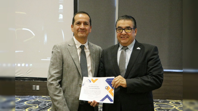 Realizan relevos en la presidencia de AMIQRO thumbnail