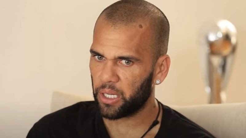 Víctima solicita 12 años de prisión contra Dani Alves por presunta agresión sexual thumbnail