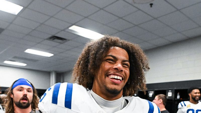 Arrestan a jugador de la NFL sospechoso de violencia doméstica thumbnail