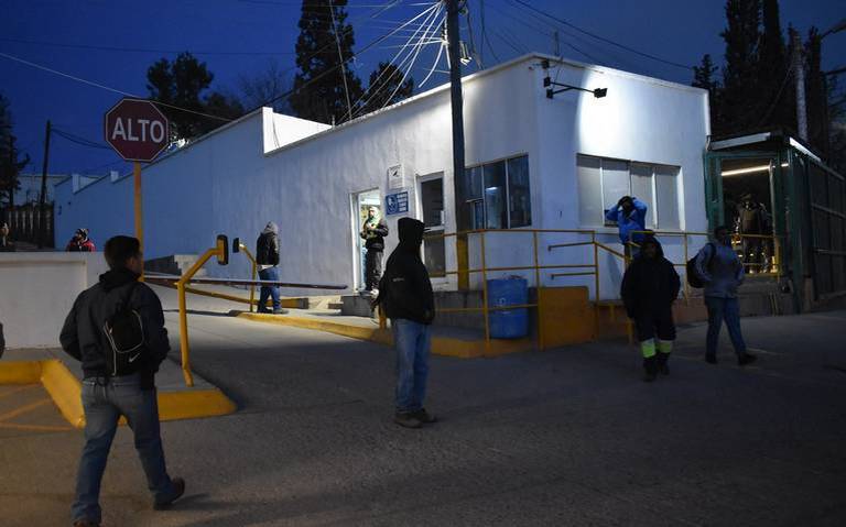 Empleados de Duraplay regresan a sus labores pese a incendio thumbnail