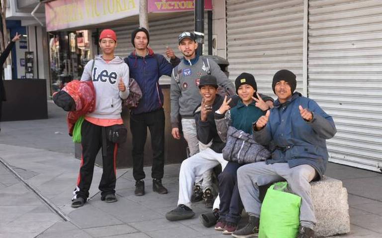 Migrantes venezolanos llegan a Chihuahua capital y aprovechan para conocer el centro thumbnail