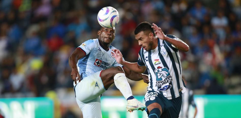 Pachuca reta a Cruz Azul en el inicio del torneo Clausura 2024 thumbnail