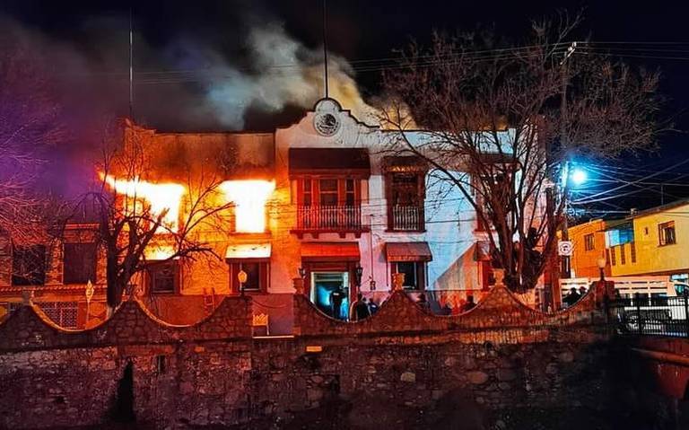 Se incendian dos oficinas de Presidencia en Santa; podría ser por corto circuito thumbnail