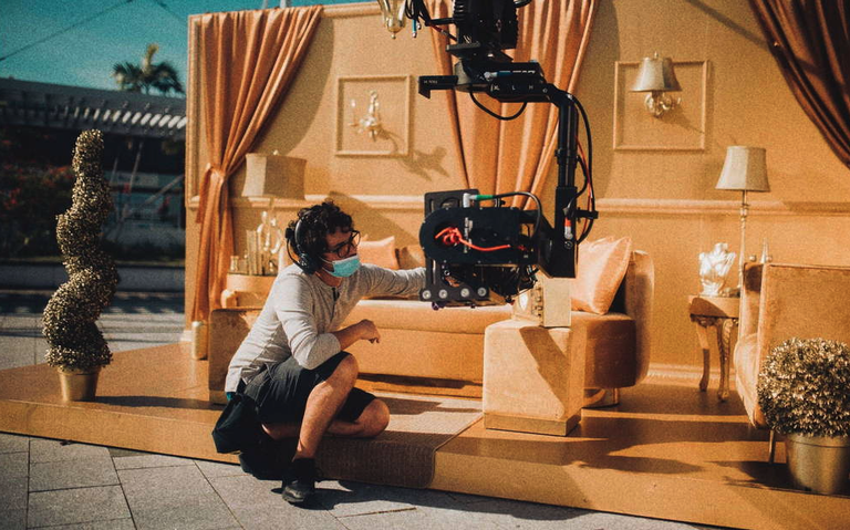 Charlie Nelson crea universos visuales a partir de canciones thumbnail