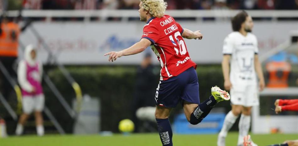 Chivas se impone 3-1 a Pumas en regreso del ‘Chicharito’ Hernández thumbnail