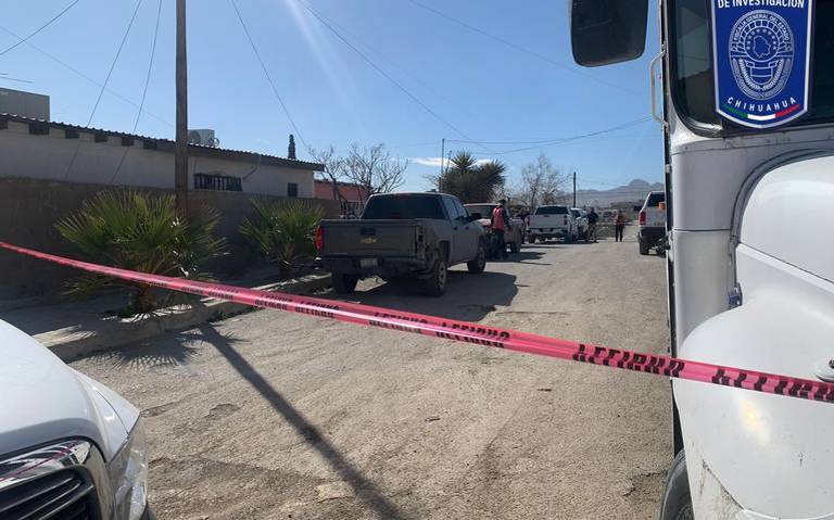 Encuentran dos cuerpos enterrados durante cateo en la colonia Paso del Norte en Juárez thumbnail