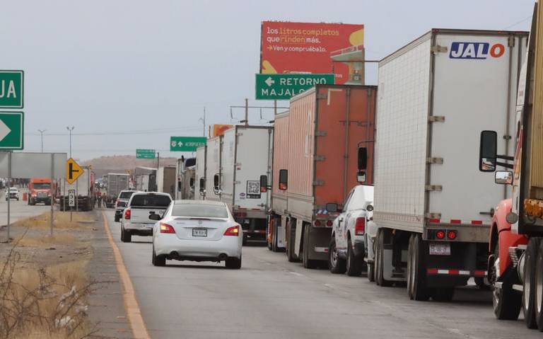 Levantan transportistas bloqueo carretero en la carretera Juárez thumbnail