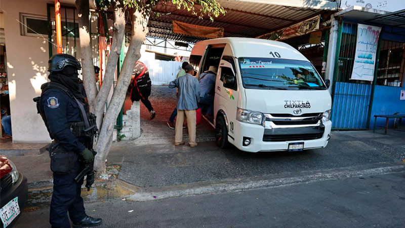Por inseguridad, se manifiestan transportistas en Chilpancingo thumbnail
