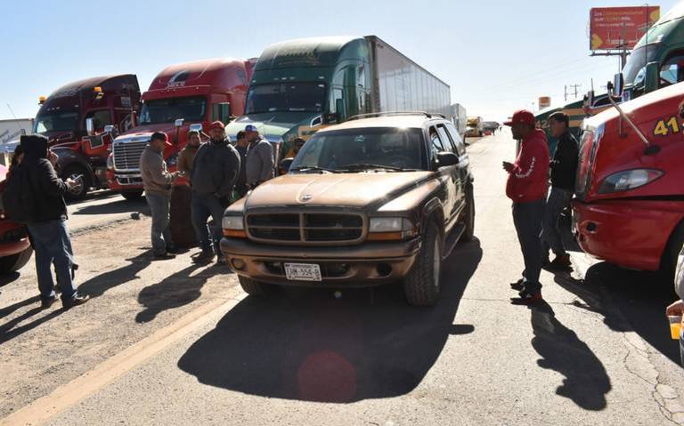 Transportistas liberaron la Chihuahua-Juárez tras 22 horas de protesta thumbnail