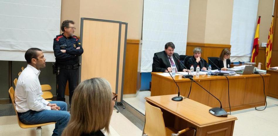 Dani Alves no junta la fianza para salir de prisión; se queda otro día más recluido thumbnail