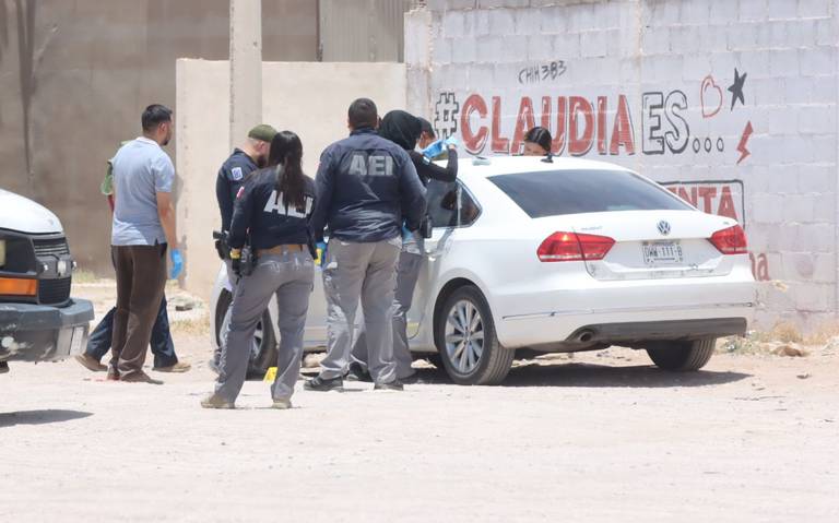 cuerpo de mujer en vehículo en colonia Francisco Domínguez thumbnail