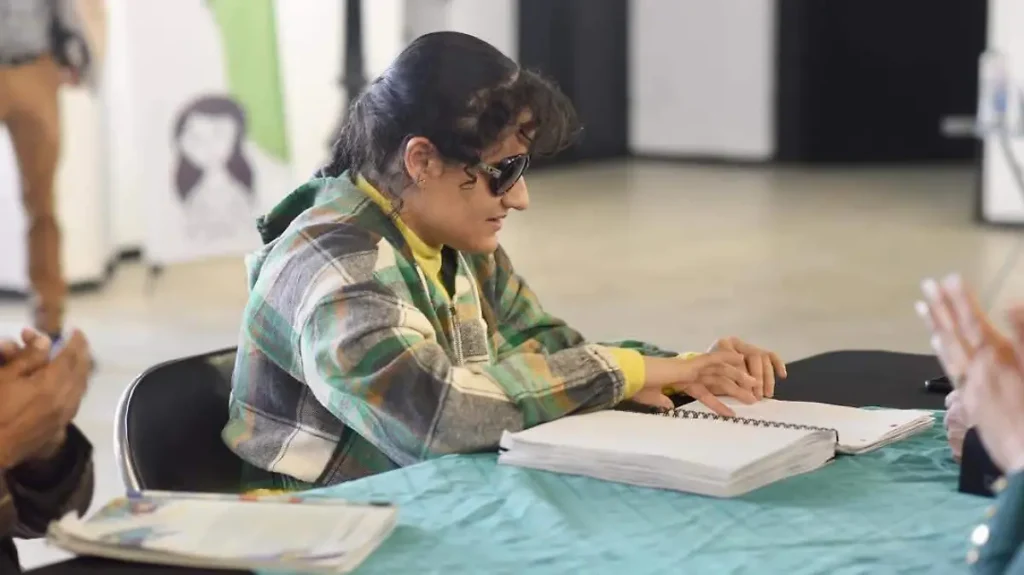 Buscan involucrar a personas con discapacidad visual en el ámbito del teatro parralense thumbnail