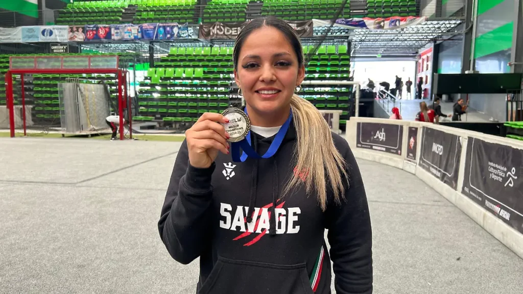 Experiencia y liderazgo de Luli Valle guían a Savage Femenil a su primer título en la MASLW thumbnail