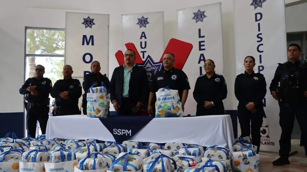 Con despensas, reconoce Canaco labor de policías municipales thumbnail